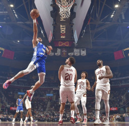 Los Lakers refuerzan su puesto de base con Quinndary Weatherspoon