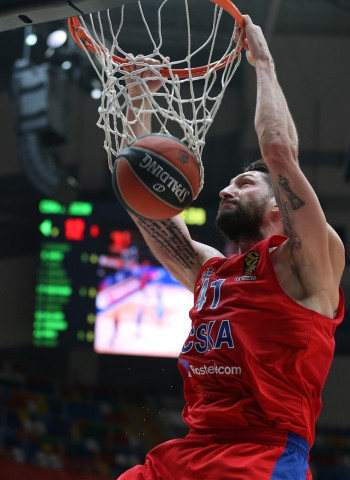 El CSKA Moscú renueva a su capitán Nikita Kurbanov