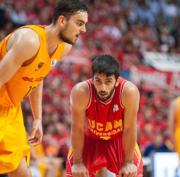 Un UCAM Murcia en forma visita el Palau