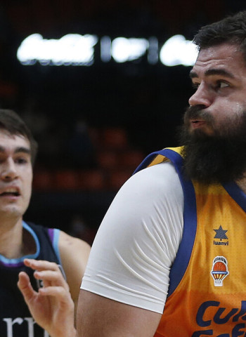 La quinta seguida llega con locura antes del parón ante Surne Bilbao Basket (100-84)