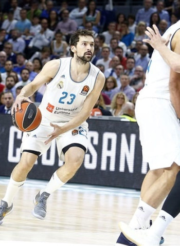 El Madrid pone el 2-1 en el regreso a lo grande de Llull (81-74)