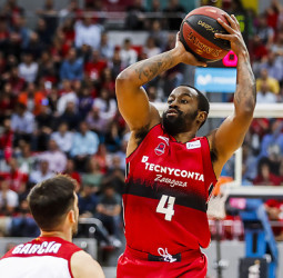 Tecnyconta Zaragoza gana a BAXI Manresa y ambos van al Playoff (83-74)