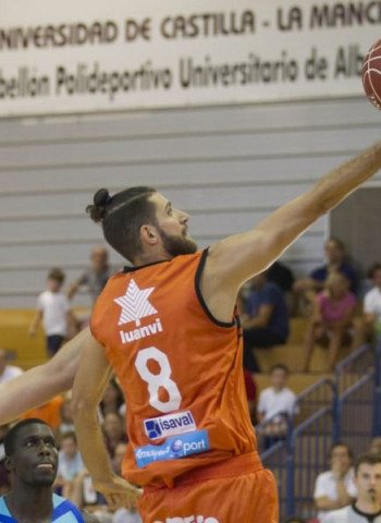 Tarde de estrenos y recuerdos en la puesta de largo en la Fonteta ante Movistar Estudiantes