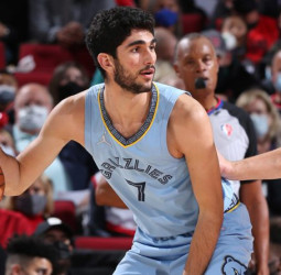 Los Grizzlies extienden la oferta cualificada a Santi Aldama