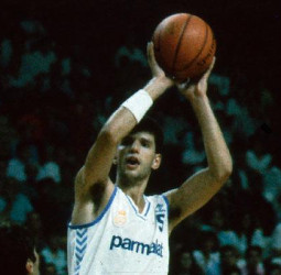Tal día como hoy Petrovic anotó 62 puntos en la final de la Recopa