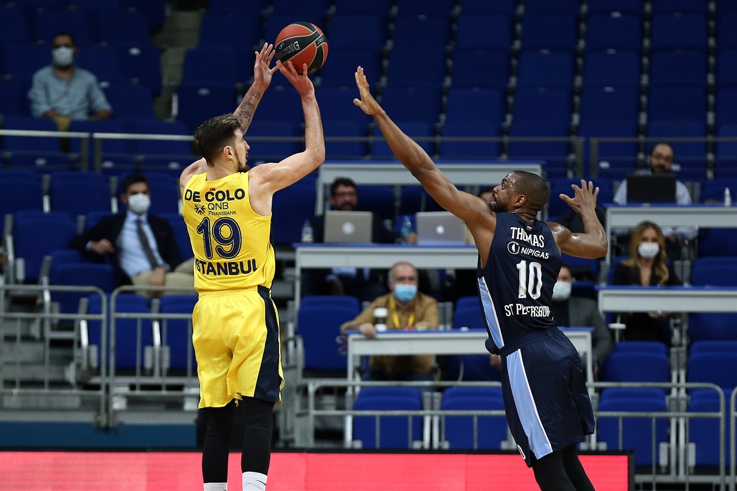 De Colo impulsa al Fenerbahce a su novena victoria consecutiva (92-84)