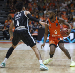 Valencia Basket 105 - 78 Hamburg Towers: La Fonteta sonríe con una victoria en su primer 'último baile' 