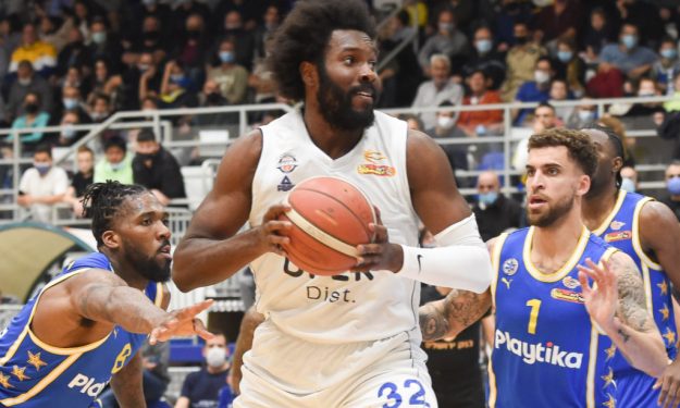 Maccabi, Fenerbahce y Valencia pugnan por Chinanu Onuaku