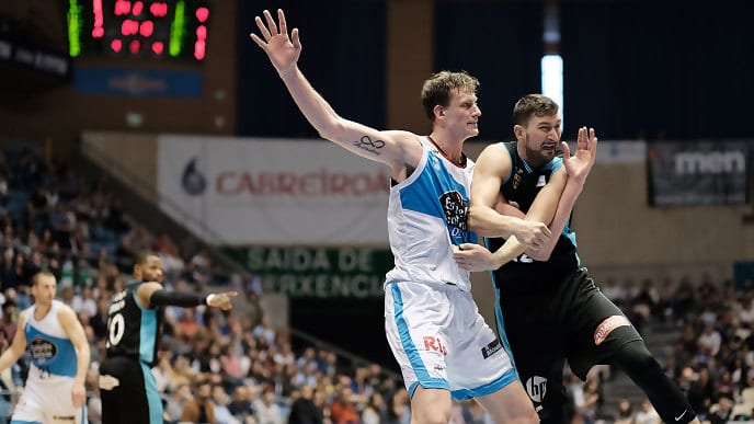 A la tercera no fue la vencida para el Monbus Obradoiro (112-116)