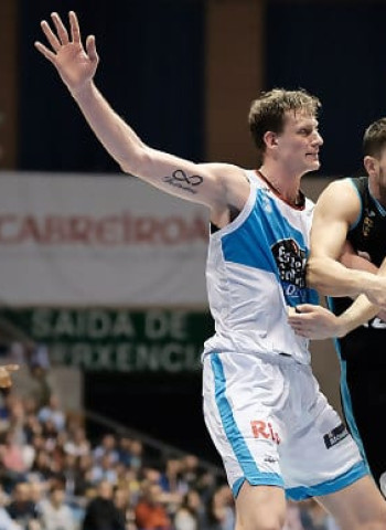 A la tercera no fue la vencida para el Monbus Obradoiro (112-116)
