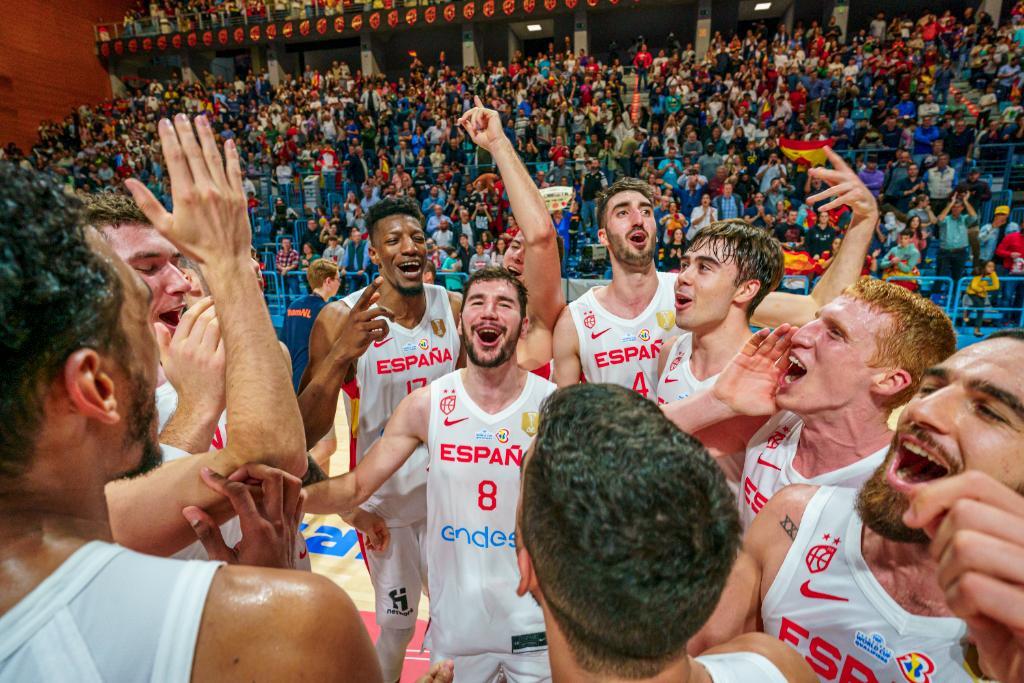 España celebra su clasificación en una Huelva entregada (84-72)