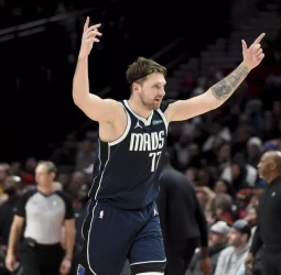Doncic marca el ritmo de los Mavs ante los Blazers