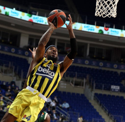 El Fenerbahce amarga el debut de Kattash (100-74)