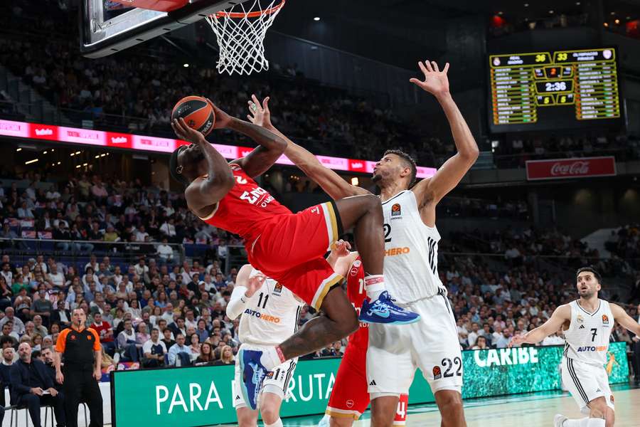 El orgullo del Real Madrid salta a escena, 80-72 [2-1]
