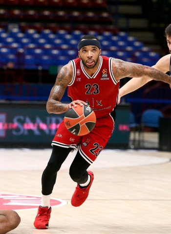 Valencia Basket, sin opciones en la pista del Armani Milán (95-80)