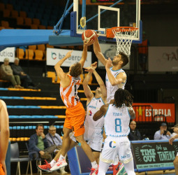 Primer tropiezo del curso para el Básquet Coruña, 56-51