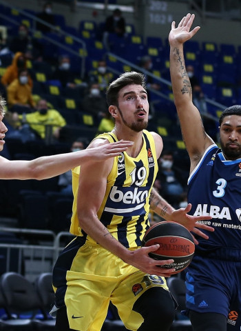 El Fenerbahce encadena su 10ª victoria consecutiva ante el ALBA Berlín (89-84)