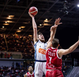 La "Generazione Vincente" de Nápoles emerge victoriosa superando al Olimpia Milano (72-77)