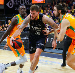 Lenovo Tenerife abusa de un Betis en horas bajas (88-64)