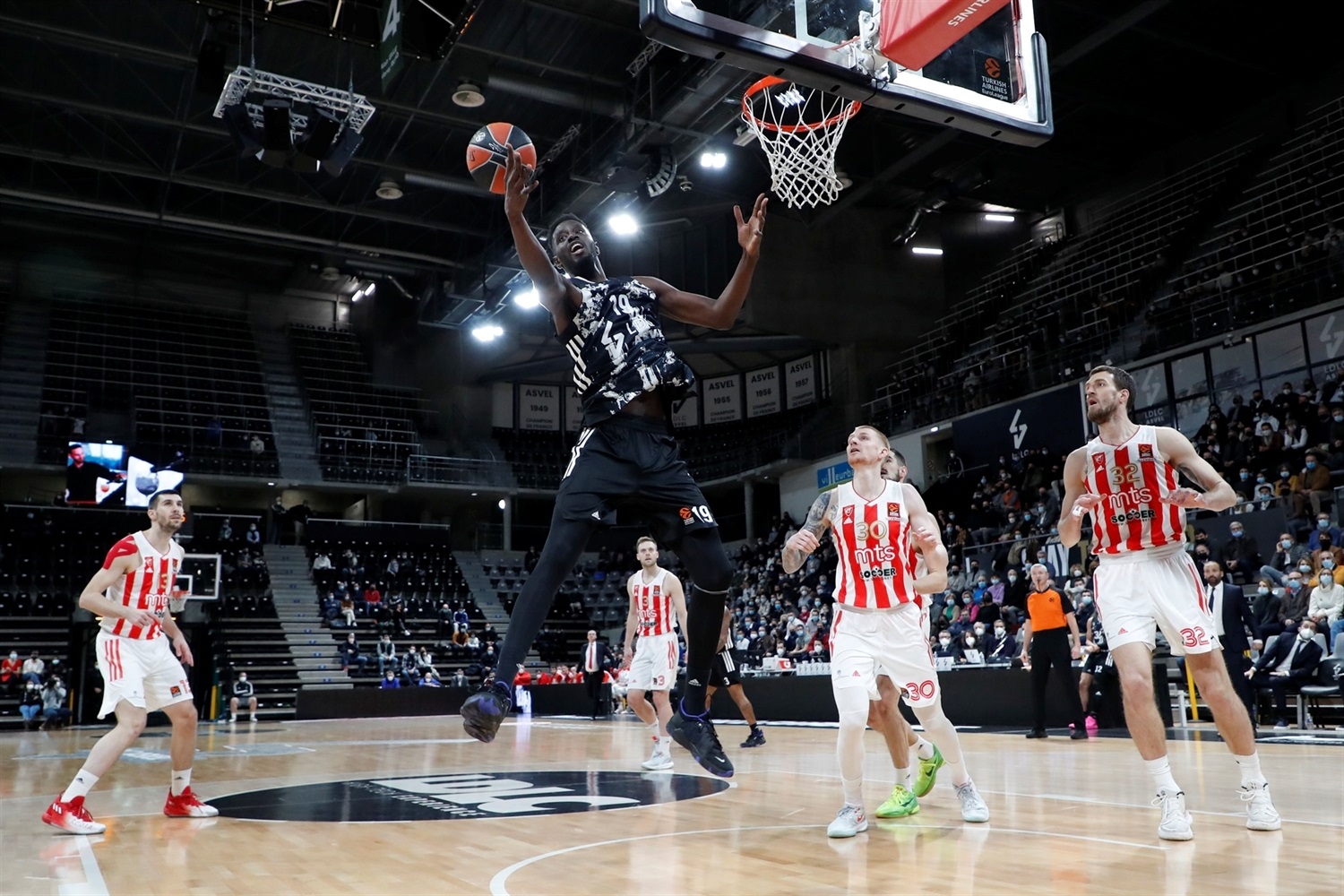 El ASVEL se lleva una ajustada victoria ante el Estrella Roja (69-67)