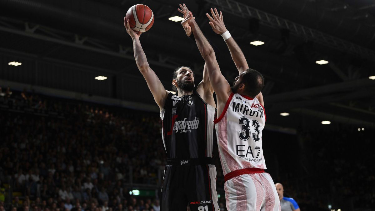 La Virtus Bolonia se estrena y empata la final italiana, 72-64 [1-1]