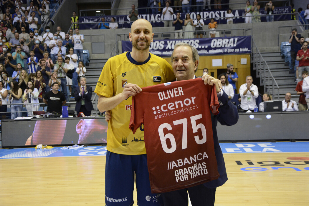 Monbus Obradoiro firma el homenaje "casi" perfecto a Albert Oliver (85-89)