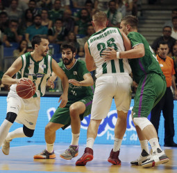 Unicaja sella el cuarto puesto (98-89)