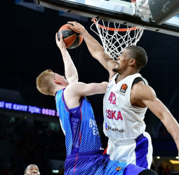 Higgins marca la diferencia y le da la victoria al CSKA ante el Anadolu (78-80)