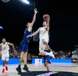 Sufrida victoria y primera vuelta de ensueño para el Real Madrid, 76-77