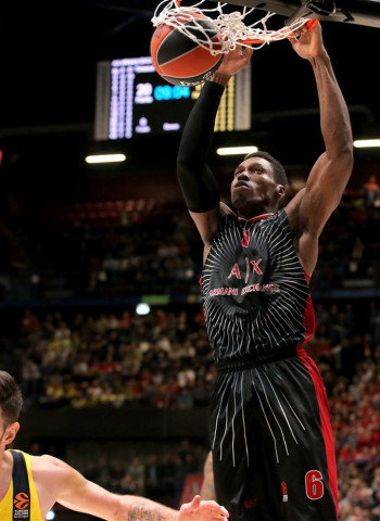 El Armani Milán se aprovecha del mal momento del Fenerbahce (87-74)