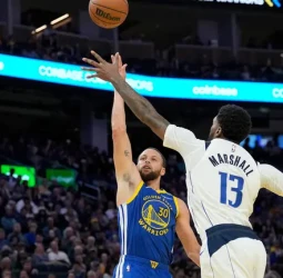 Curry lidera a los Warriors sobre los Mavericks, 102-126
