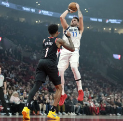 Doncic vuelve a lo grande, 137-131