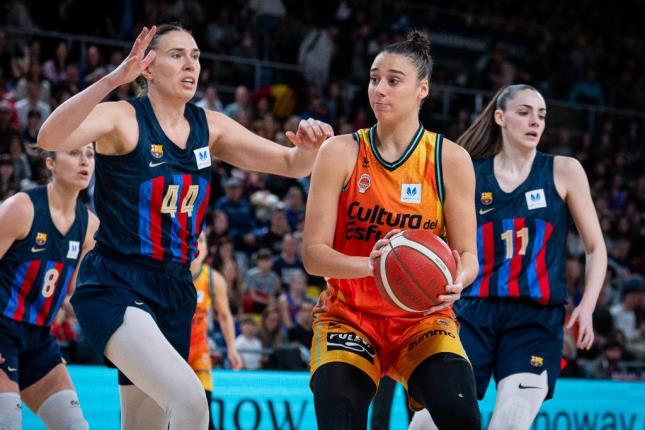 El Valencia Basket alimenta su liderato en la gran fiesta del Palau Blaugrana