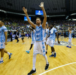 64-69 | Joey Van Zegeren lidera la remontada burgalesa hacia la gran final