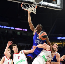 El Olympiacos se fija en James Anderson