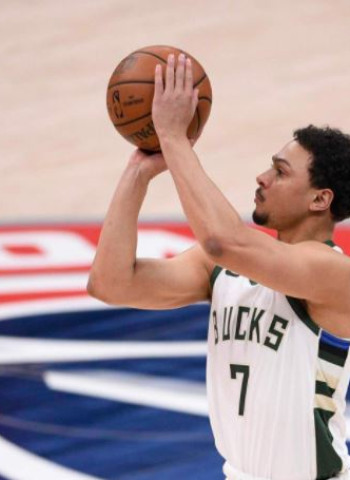 Bryan Forbes vuelve a los San Antonio Spurs