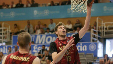 UCAM Murcia sueña con la octava plaza tras vencer en Lugo (60-65)