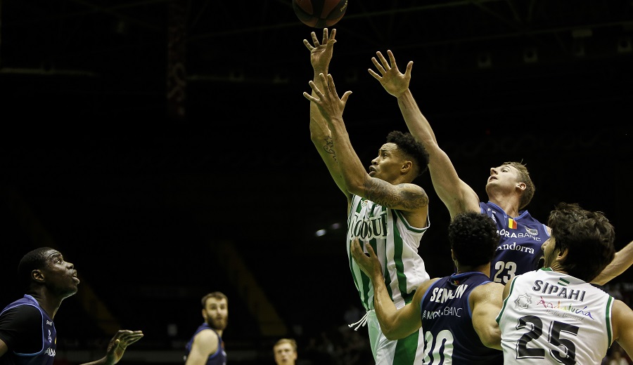 AJ Slaughter negocia con el Herbalife Gran Canaria
