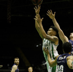 AJ Slaughter negocia con el Herbalife Gran Canaria