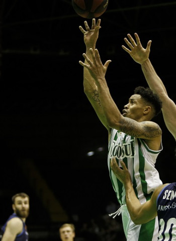 AJ Slaughter negocia con el Herbalife Gran Canaria