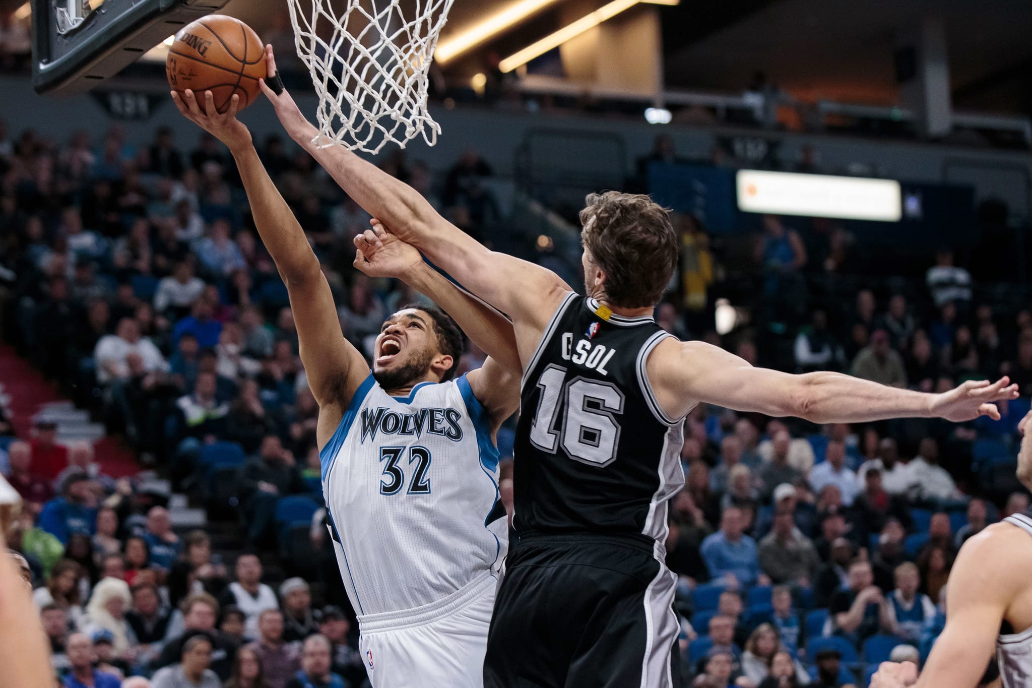 ¿Qué ha pasado en la NBA? Warriors y Spurs no ceden en su mano a mano