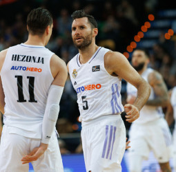 El Real Madrid ejerce de líder en el infierno de Miribilla (80-85)