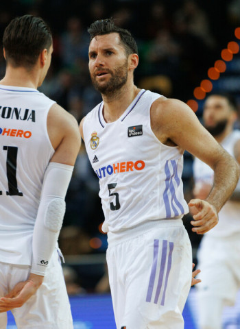 El Real Madrid ejerce de líder en el infierno de Miribilla (80-85)
