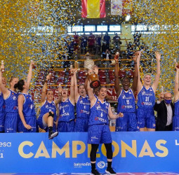 El Perfumerías Avenida prolonga su dominio en LF Endesa (76-61)