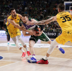 Sólido triunfo del Unicaja ante el Lenovo Tenerife (75-71)