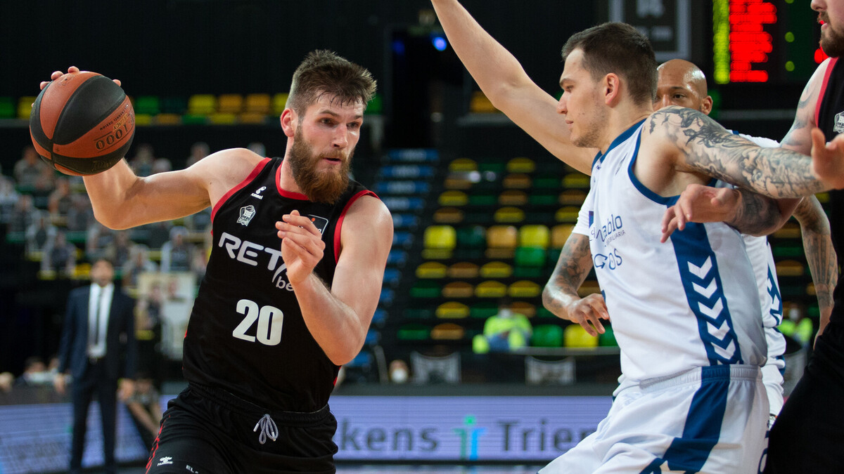 Los triples y el rebote mantienen la fe de RETAbet Bilbao Basket (98-89)