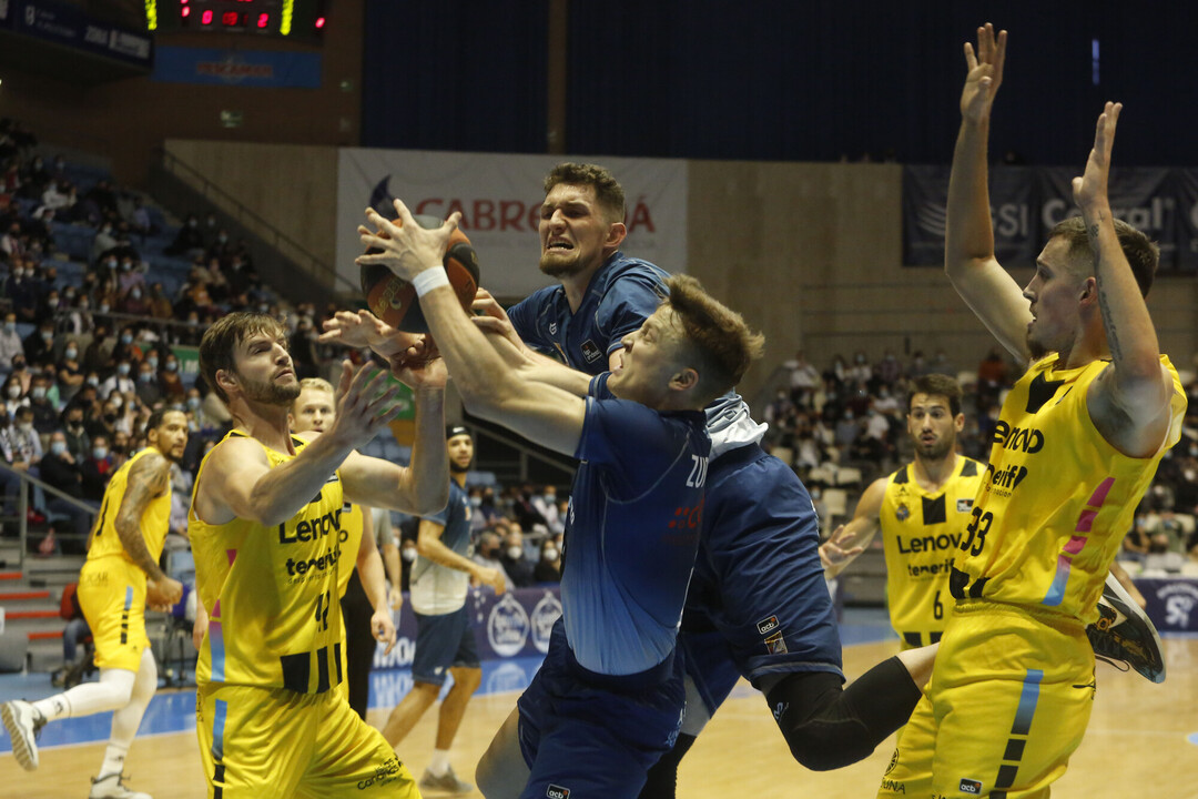La moneda salió cruz para el Monbus Obradoiro (81-84)