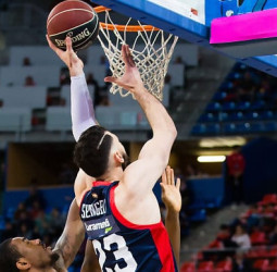 KIROLBET Baskonia sufre para derrotar al UCAM Murcia (87-85)