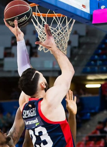 KIROLBET Baskonia sufre para derrotar al UCAM Murcia (87-85)