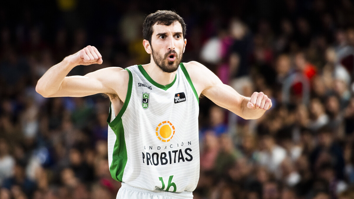 [1-1] Una versión coral y orgullosa de la Penya iguala la eliminatoria (81-87)